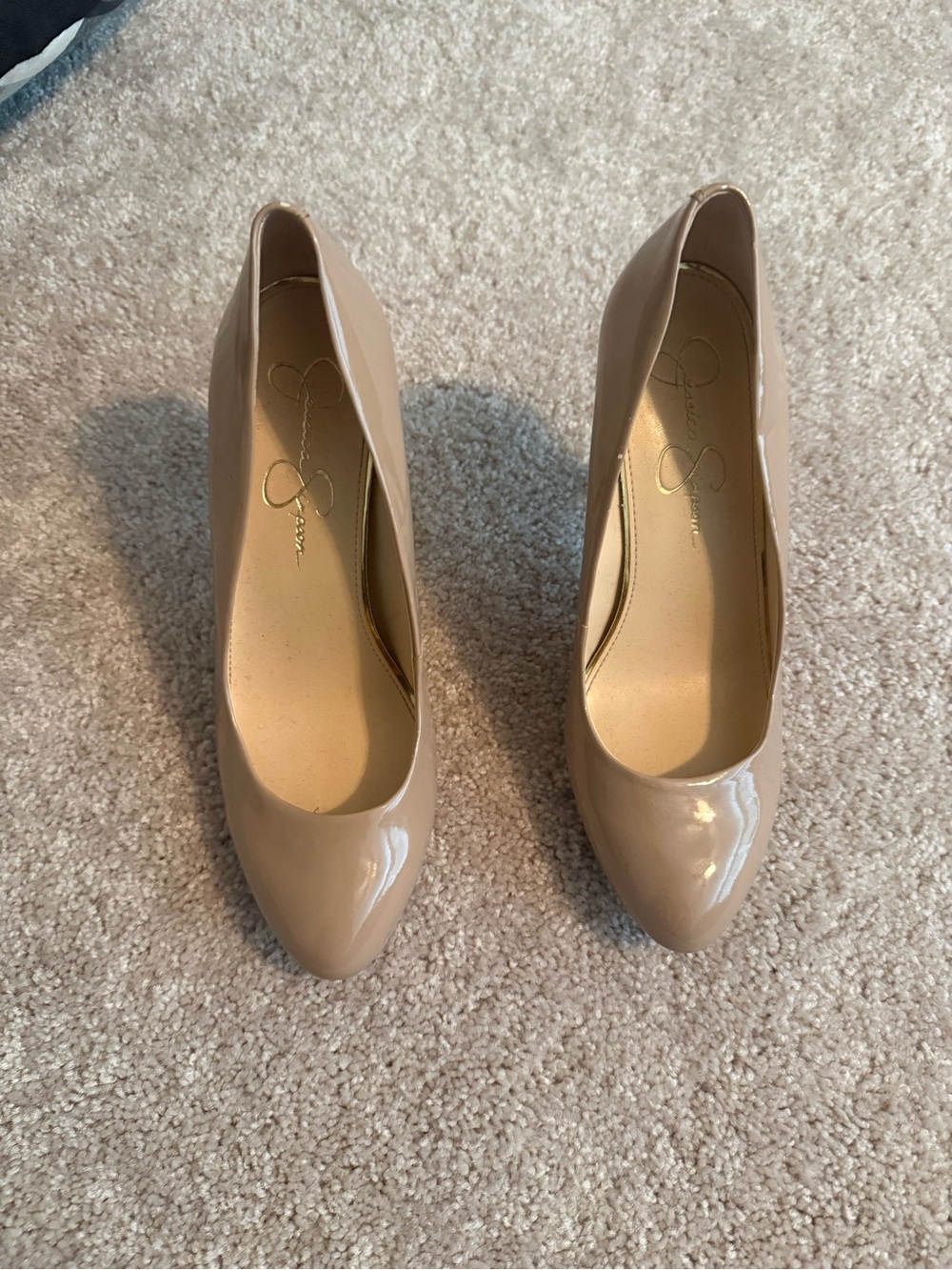 Jessica Simpson Beige Patent Leather Rounded-Toe Pumps, Size 8